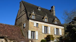 Acheter une maison ancienne : les points techniques à vérifier avant de signer