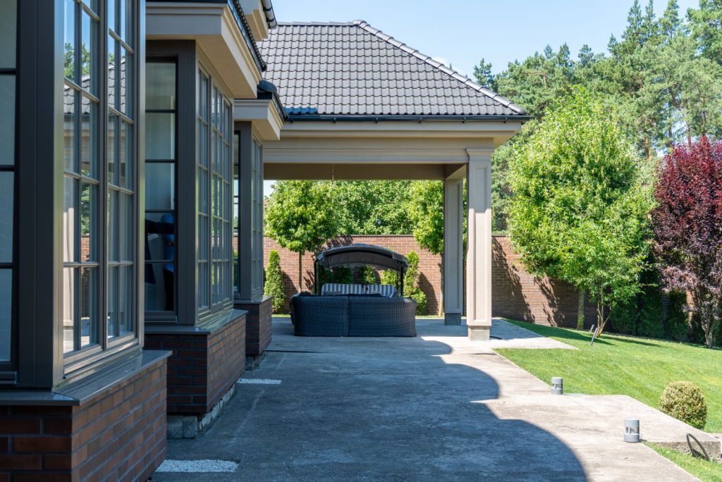 Terrasse en béton décoratif : désactivé, imprimé ou lissé, lequel valorise le mieux une maison ? 7042f395e1bdaa6270148f89648cad3c html 8dd4f18a